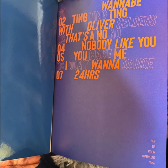 Itzy Album “Wannabe” Blue Ver. - Picture 5 of 12